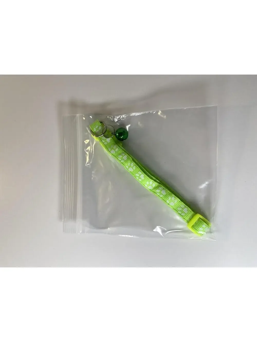 Green Pet Collar for Cats and Small Dogs Adjustable Pet New with Jingle Bell!